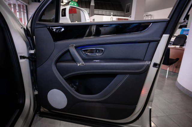 Used 2018 Bentley Bentayga image 29