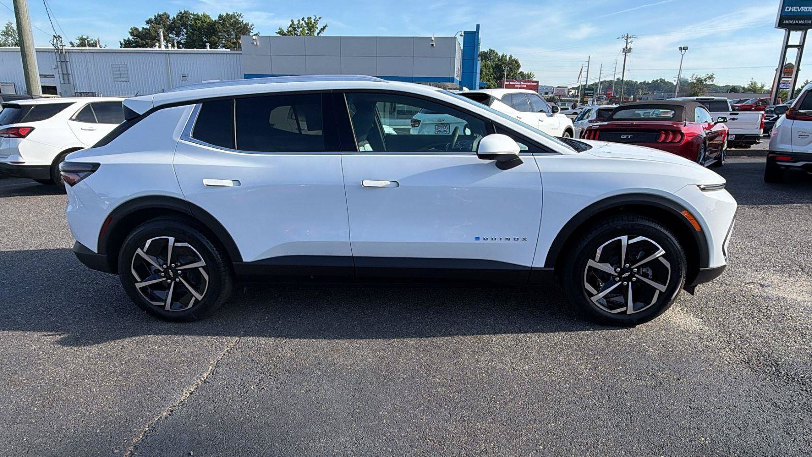 New 2026 Chevrolet Equinox EV LT FWD image 7