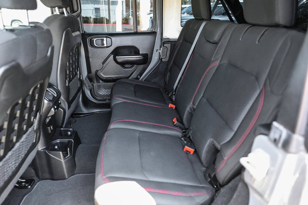 Used 2018 Jeep Wrangler Unlimited Rubicon AWD/4WD image 11