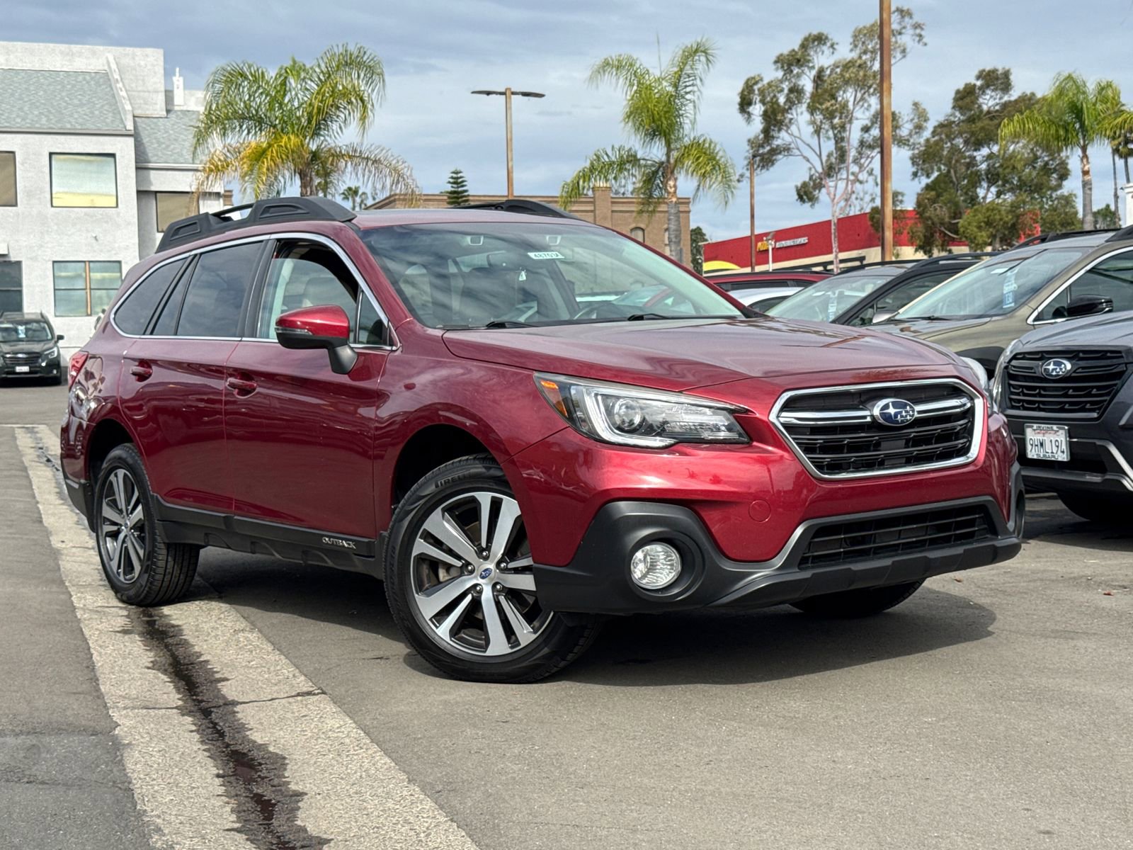 Used 2018 Subaru Outback 3.6R Limited image 2