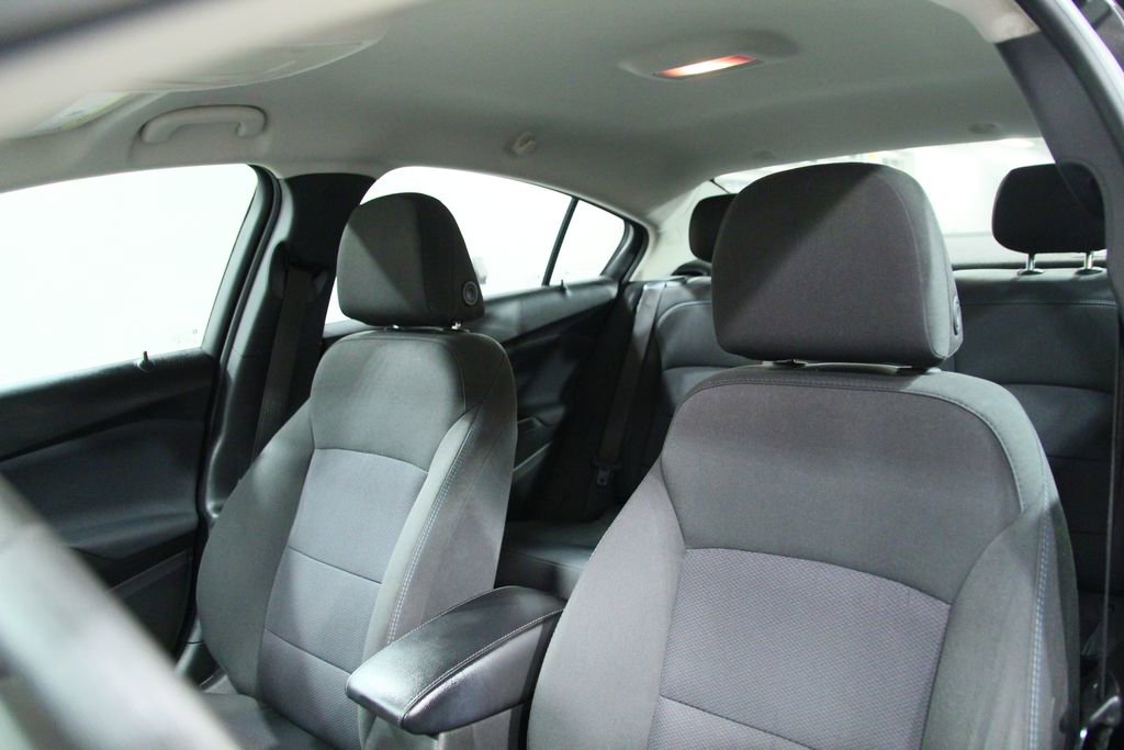 Used 2018 Chevrolet Cruze LT w/ Convenience Package FWD image 6