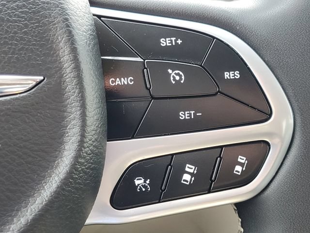 Used 2024 Chrysler Pacifica Touring-L FWD image 16