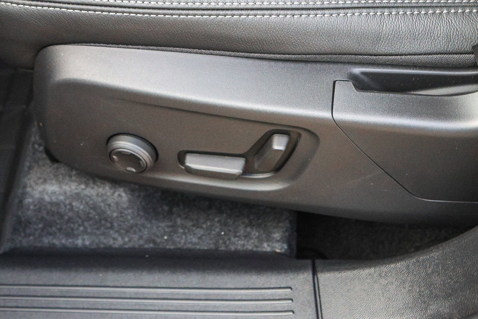 New 2026 Volvo XC40 B5 Plus w/ Climate Package image 30