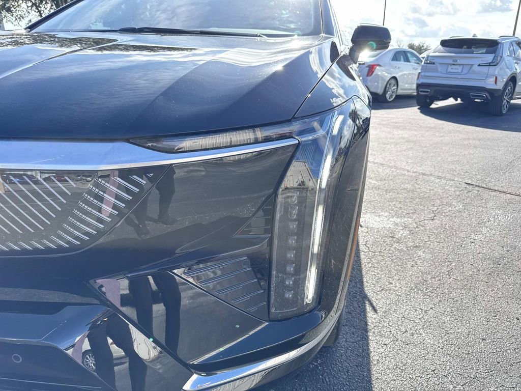 New 2026 Cadillac Optiq Luxury 2 image 9