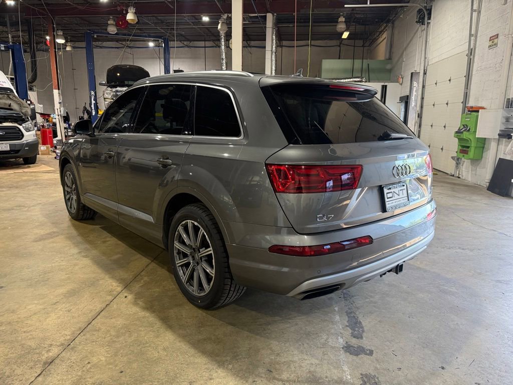Used 2017 Audi Q7 3.0T Prestige AWD/4WD image 4