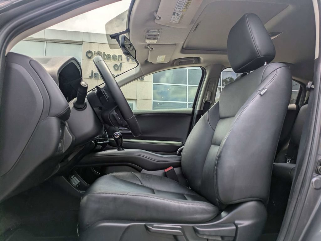 Used 2017 Honda HR-V EX-L image 2