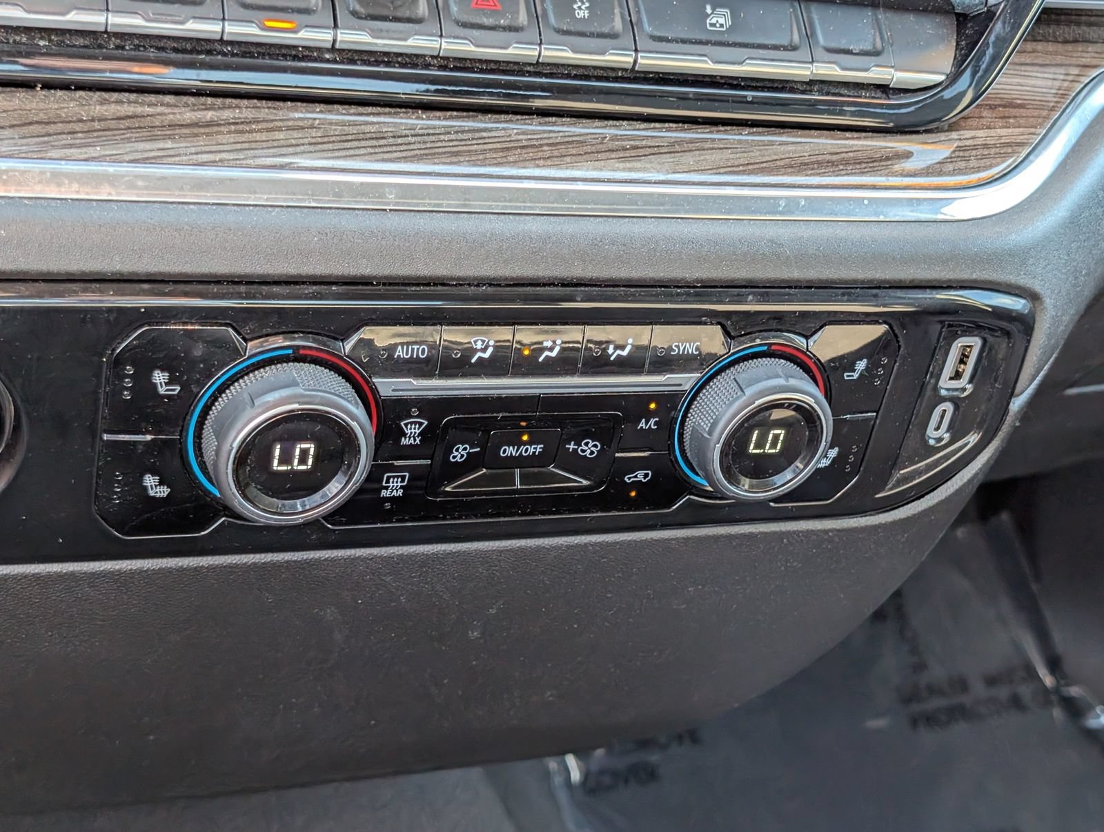 Used 2024 Chevrolet Silverado 1500 LT AWD/4WD image 26