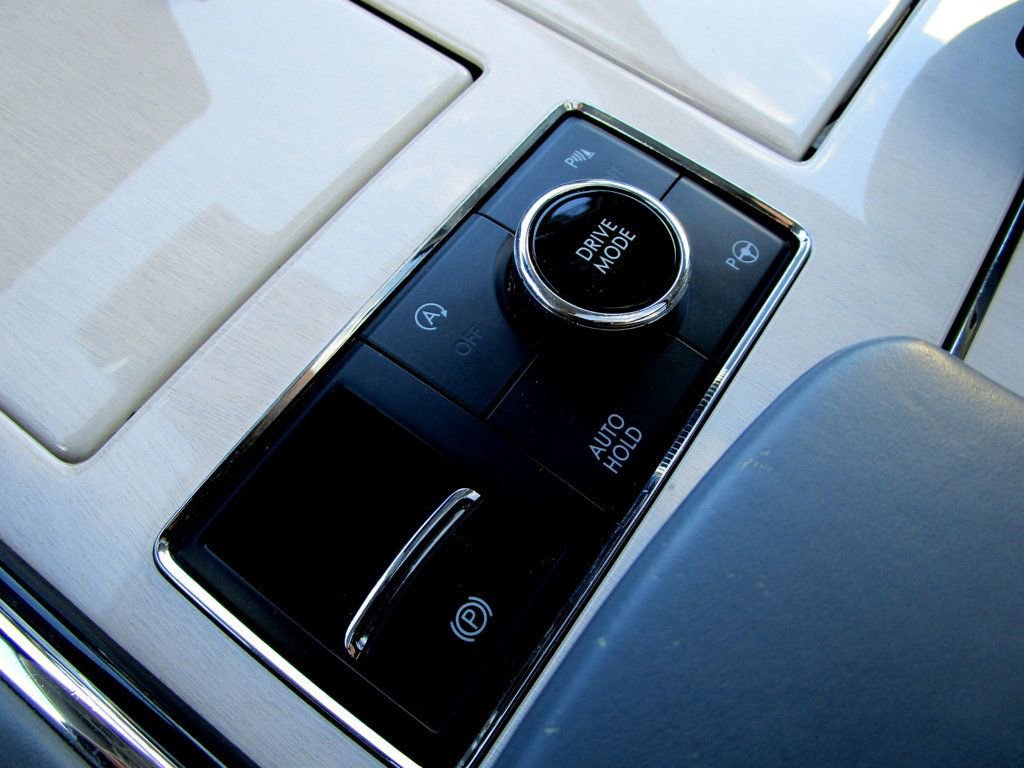 Used 2021 Lincoln Navigator L Black Label w/ Cargo Convenience Package image 31