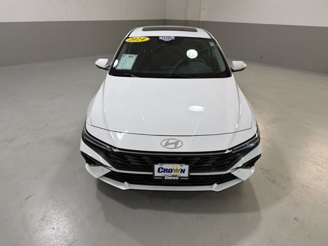 Used 2024 Hyundai Elantra Limited image 3