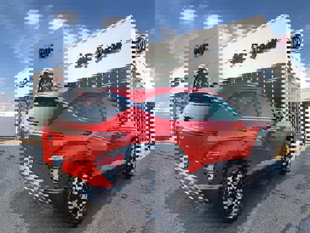 Used 2024 Hyundai Kona Limited image 2