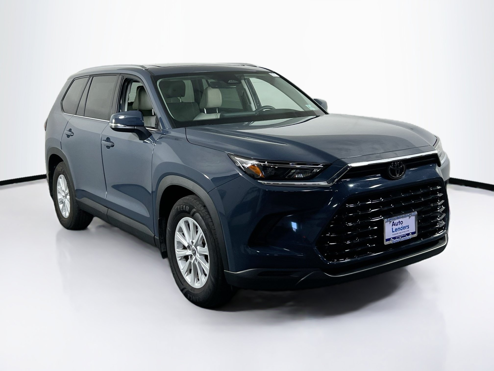 Used 2025 Toyota Grand Highlander AWD image 3