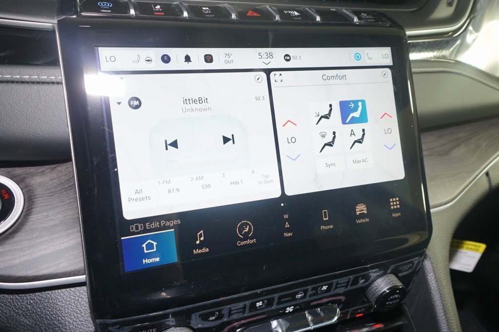 New 2024 Jeep Grand Cherokee Limited 4xe w/ Luxury Tech Group II image 15