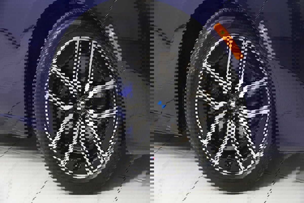 Used 2023 BMW 760i xDrive image 17