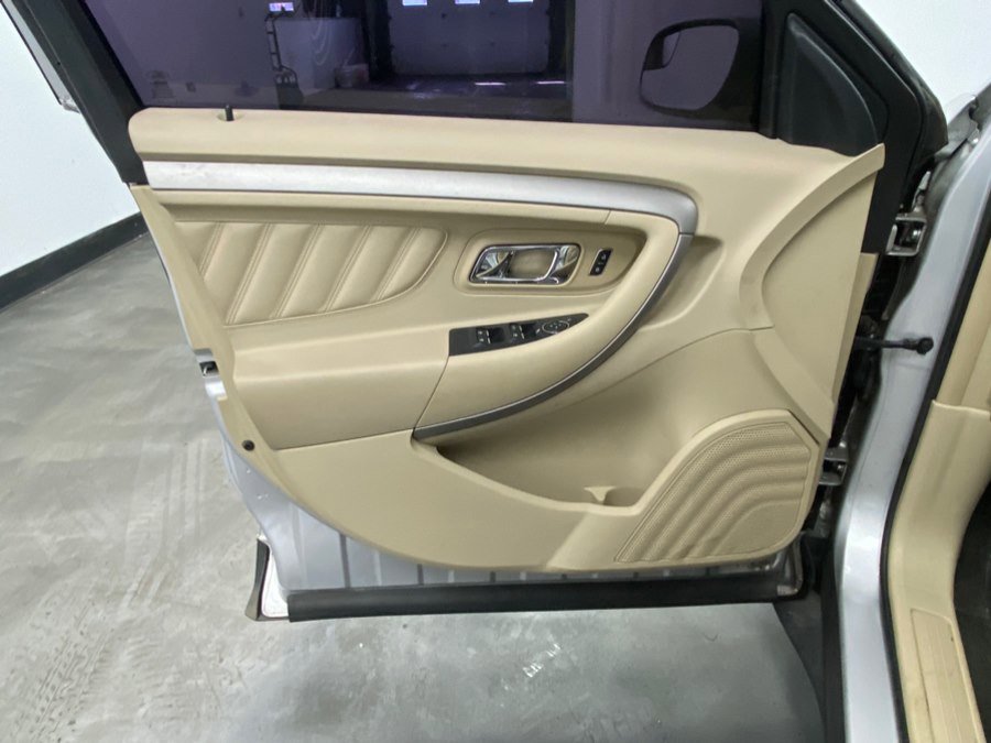 Used 2013 Ford Taurus SE image 38