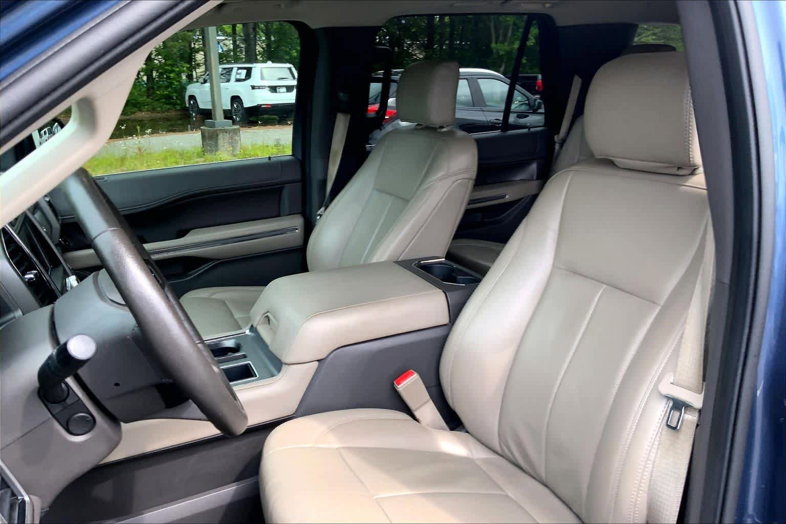 Used 2020 Ford Expedition XLT w/ Equipment Group 202A RWD image 8