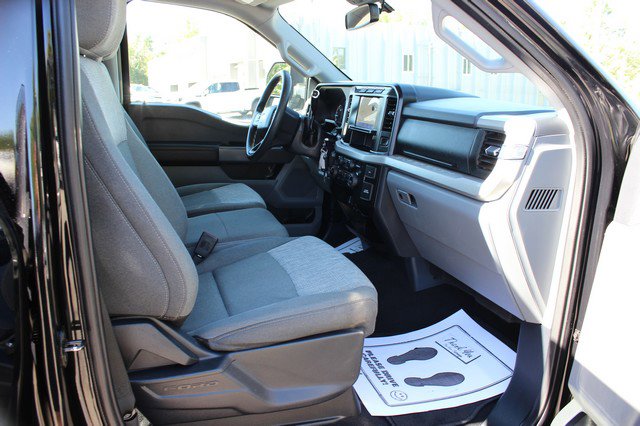 Used 2023 Ford F250 XLT w/ Camper Package image 17