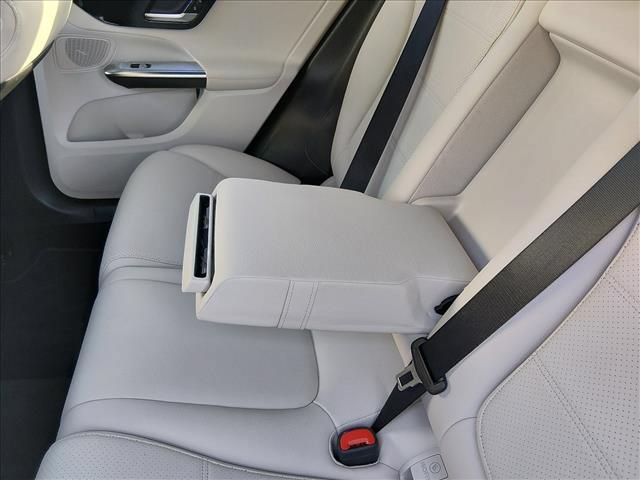 Used 2024 Mercedes-Benz GLC 300 4MATIC image 15