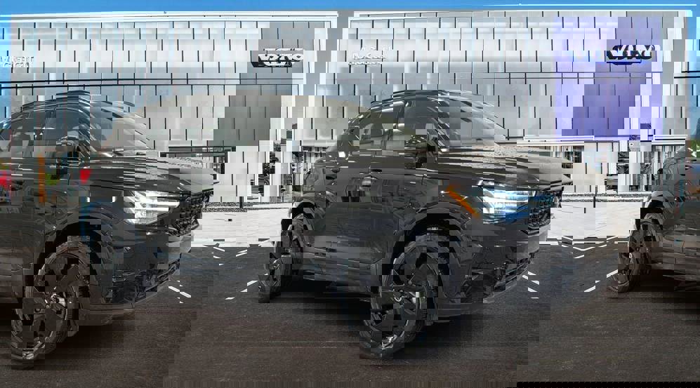 Used 2026 Volvo XC40 B5 Ultra w/ Protection Package Premier video 1