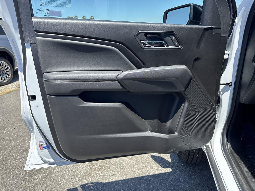 New 2026 GMC Canyon Elevation w/ LPO, Black Badging Package RWD image 17
