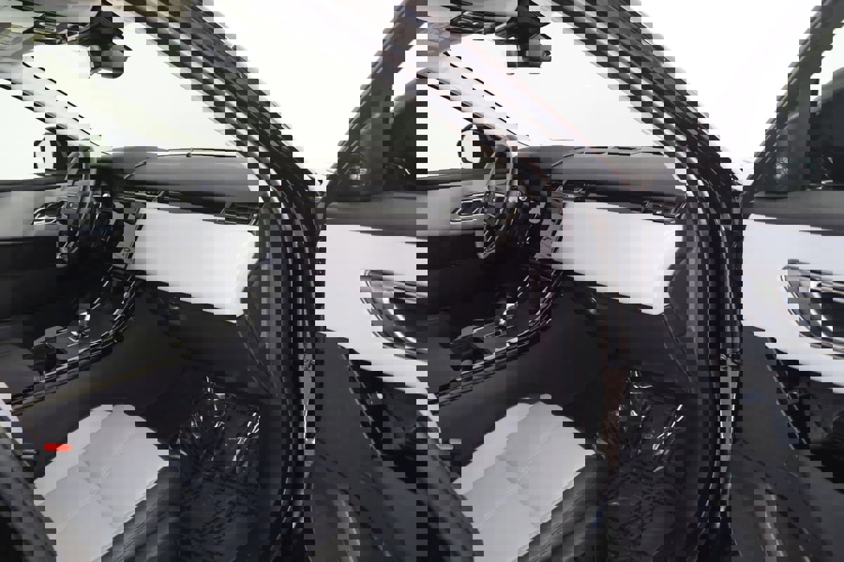 Used 2025 Land Rover Range Rover Velar Dynamic SE image 44