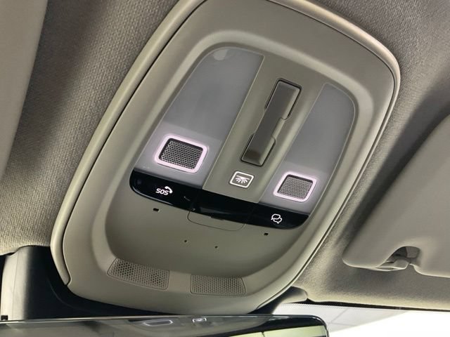Certified 2025 Volvo XC40 B5 Core AWD/4WD image 14