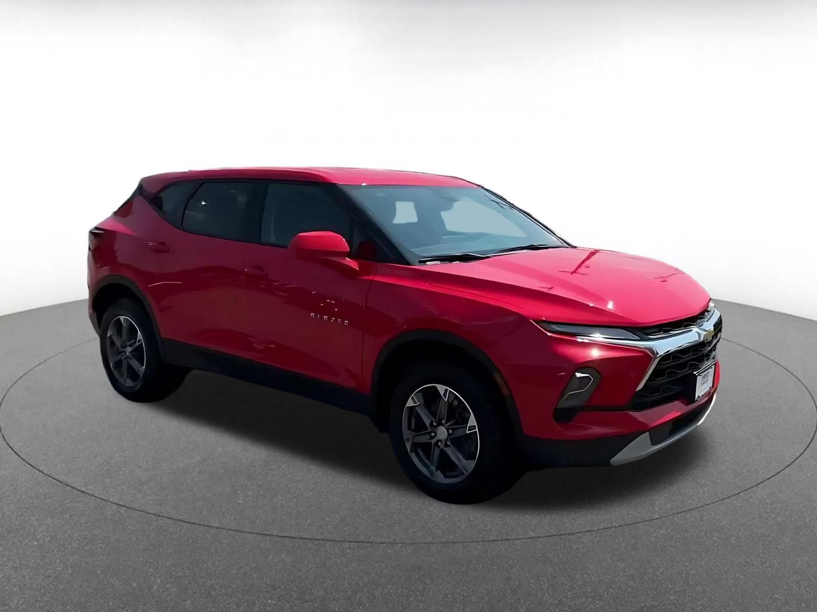 Used 2025 Chevrolet Blazer LT FWD image 2