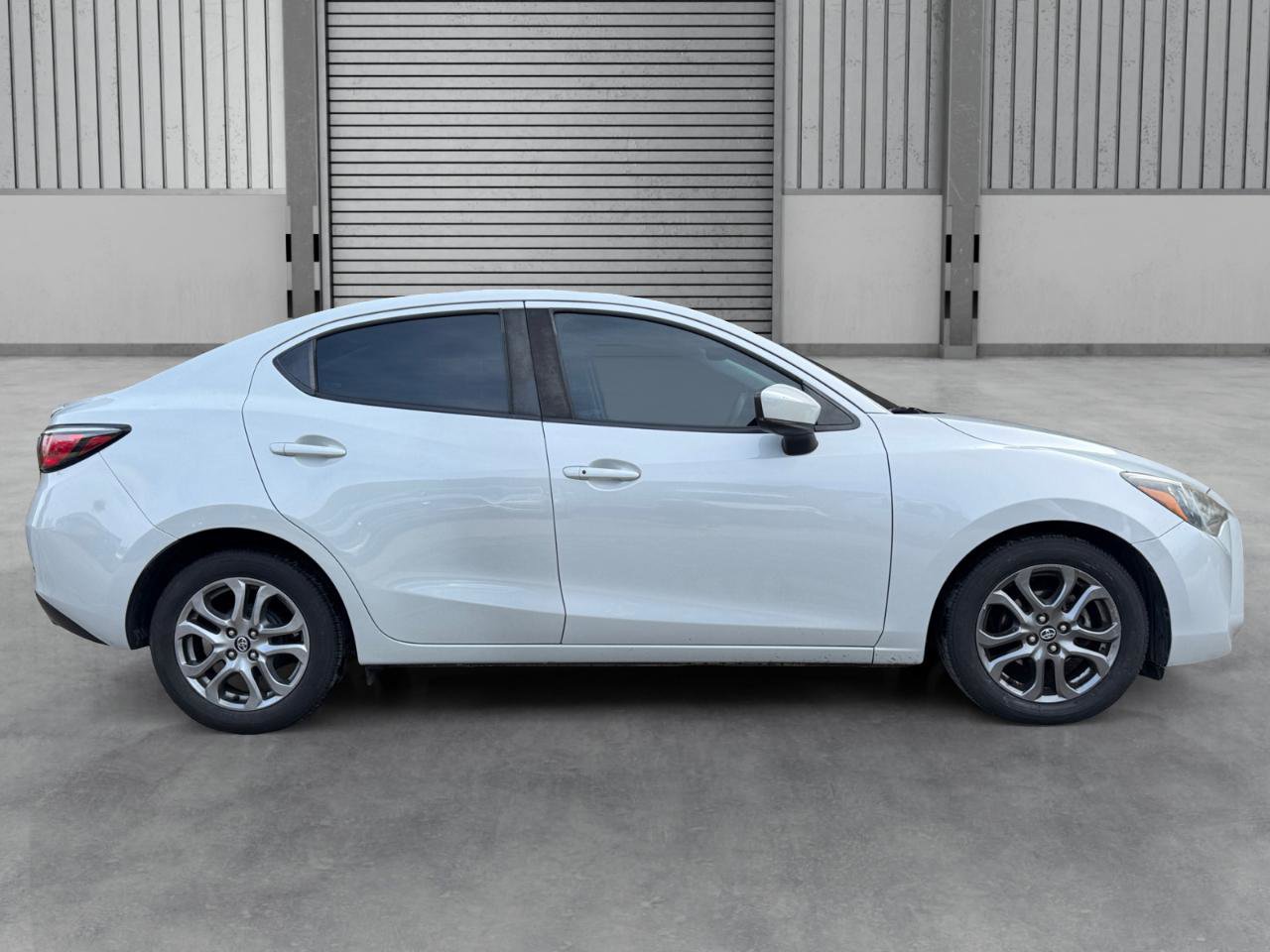 Used 2019 Toyota Yaris LE image 30