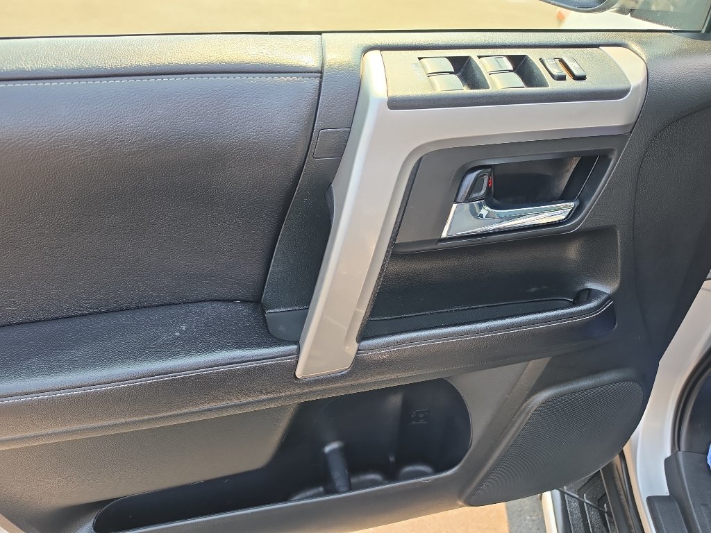 Used 2016 Toyota 4Runner SR5 AWD/4WD image 12