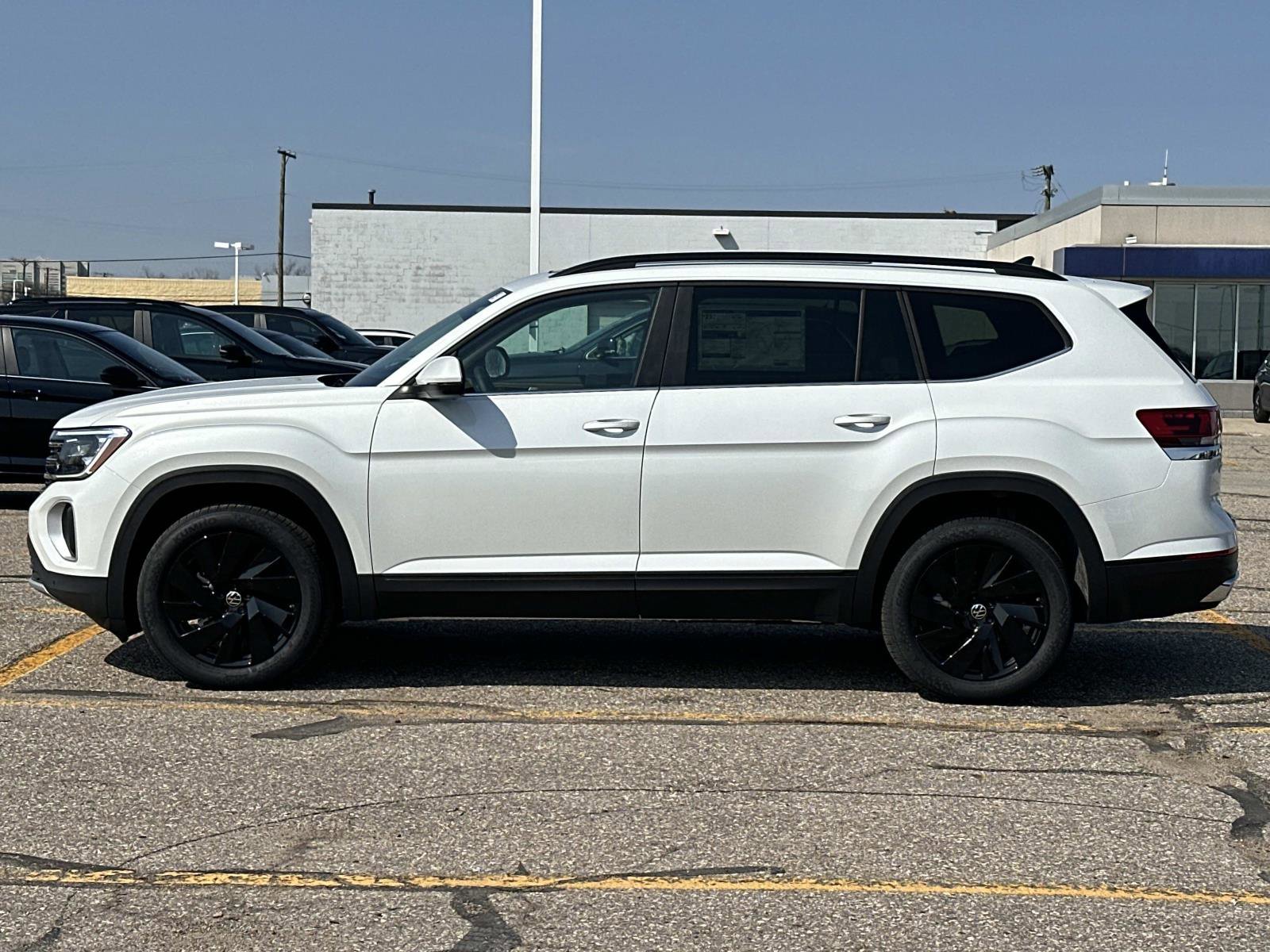 New 2026 Volkswagen Atlas SE image 2