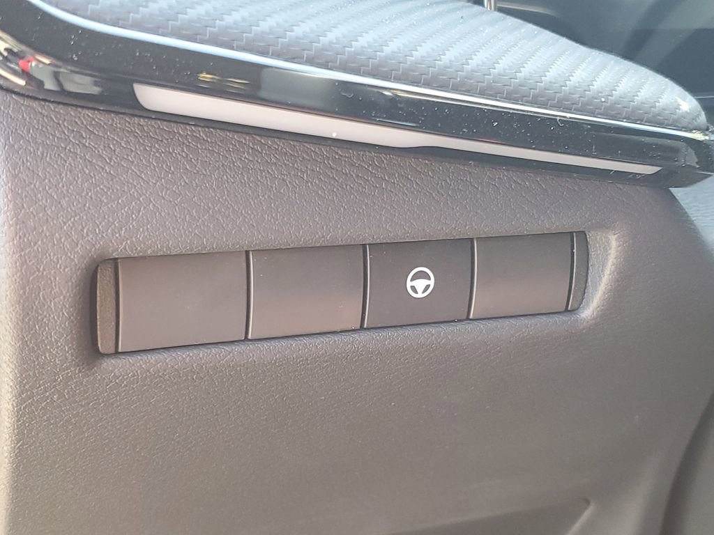 New 2025 Nissan Kicks SR image 12