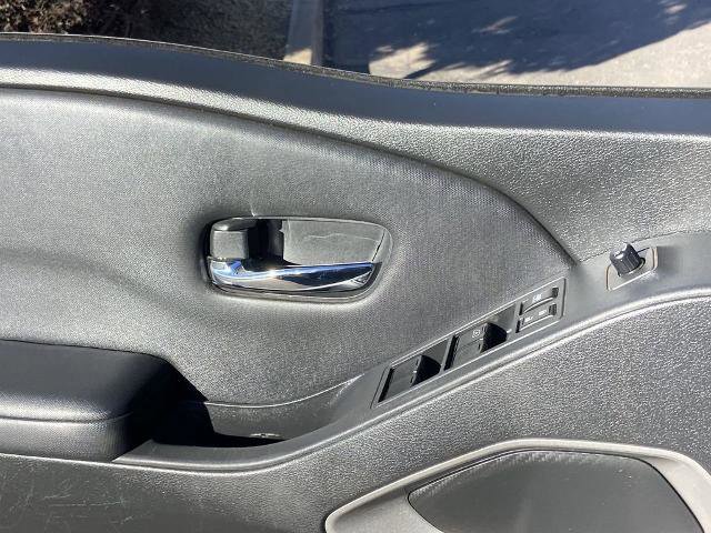 Used 2022 Nissan Frontier SV w/ Technology Package image 18