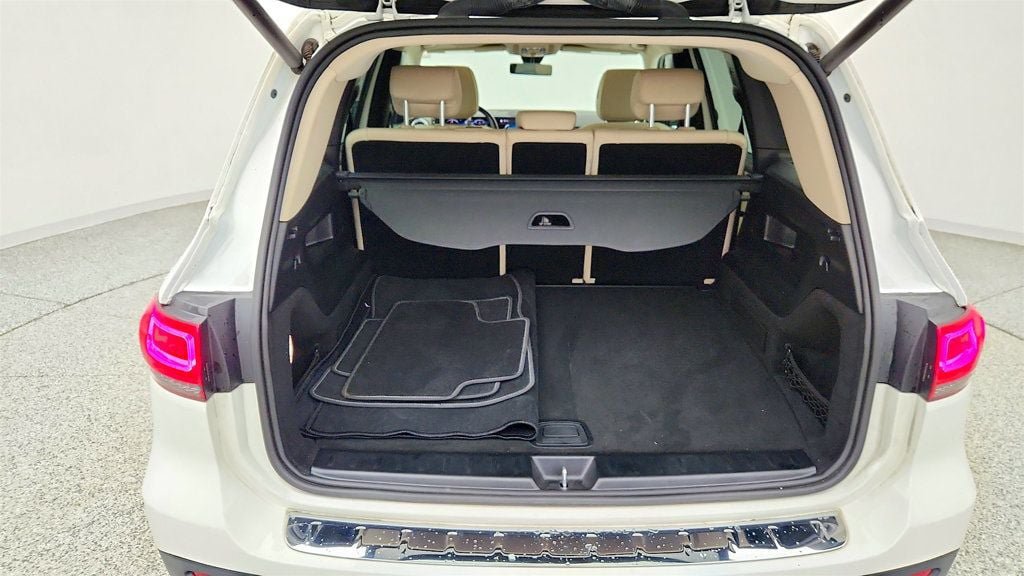 Used 2023 Mercedes-Benz GLB 250 4MATIC w/ Premium Package image 20