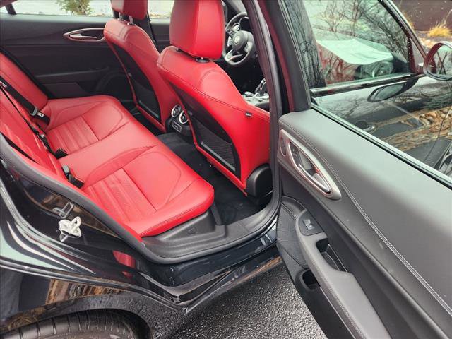 Used 2024 Alfa Romeo Giulia Veloce image 16