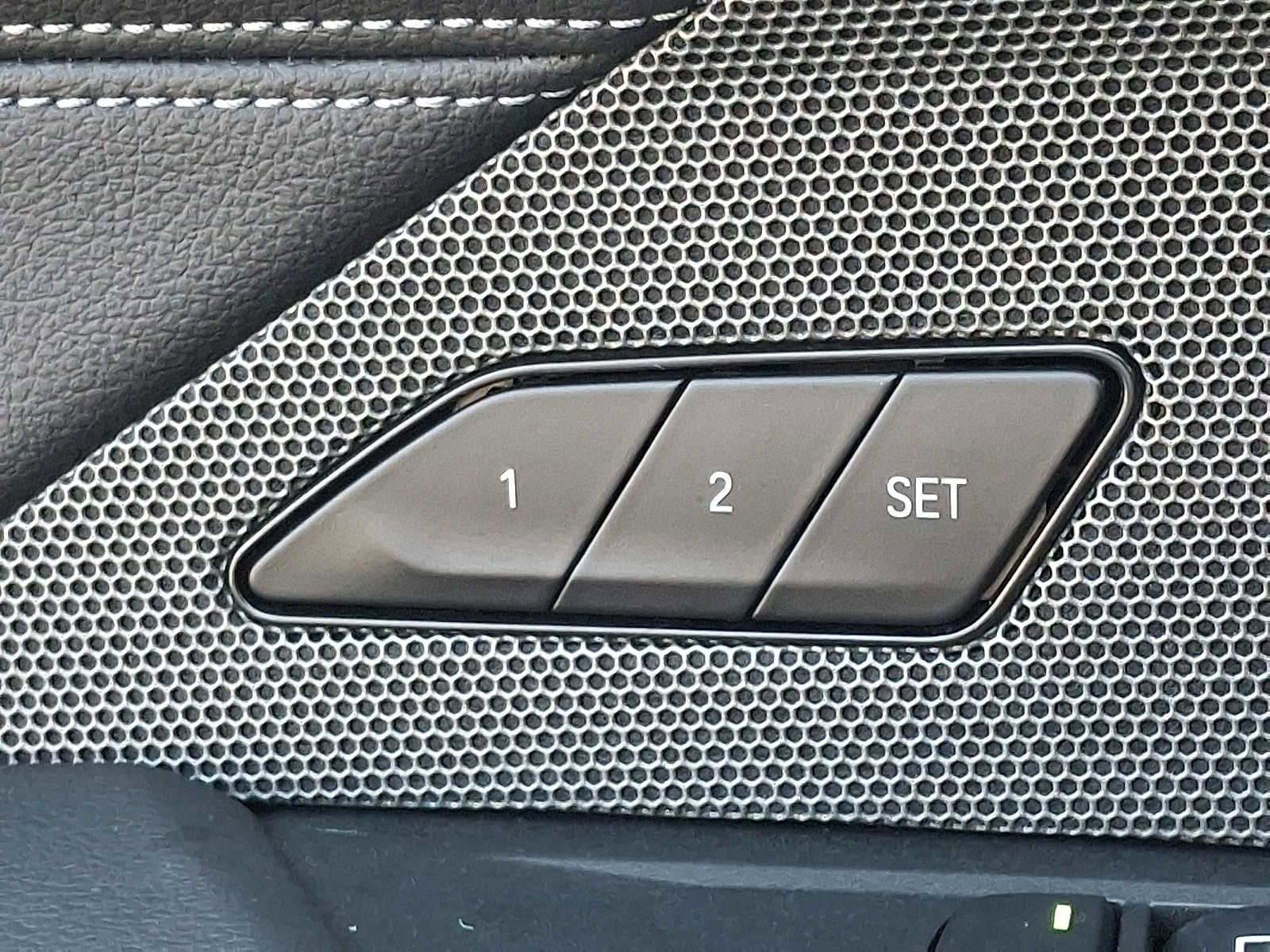 Used 2025 BMW i4 eDrive40 w/ Premium Package image 26