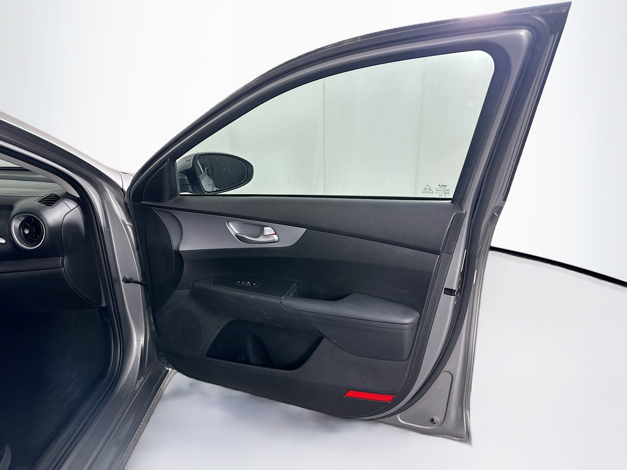 Used 2023 Kia Forte LXS image 29