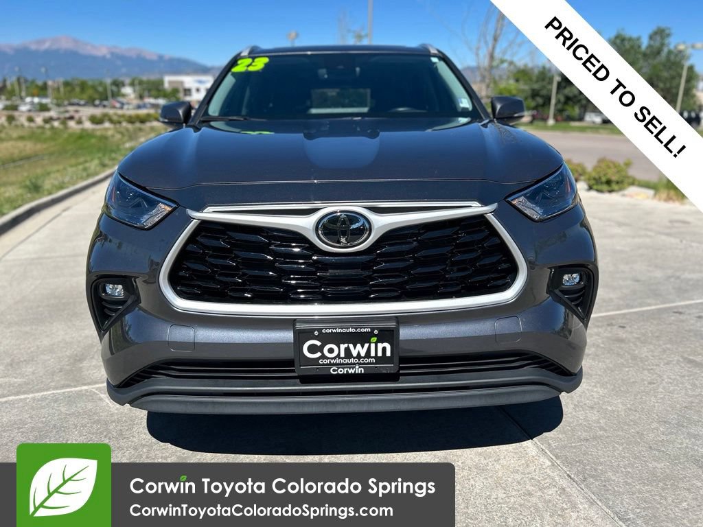 Used 2023 Toyota Highlander XLE FWD image 2