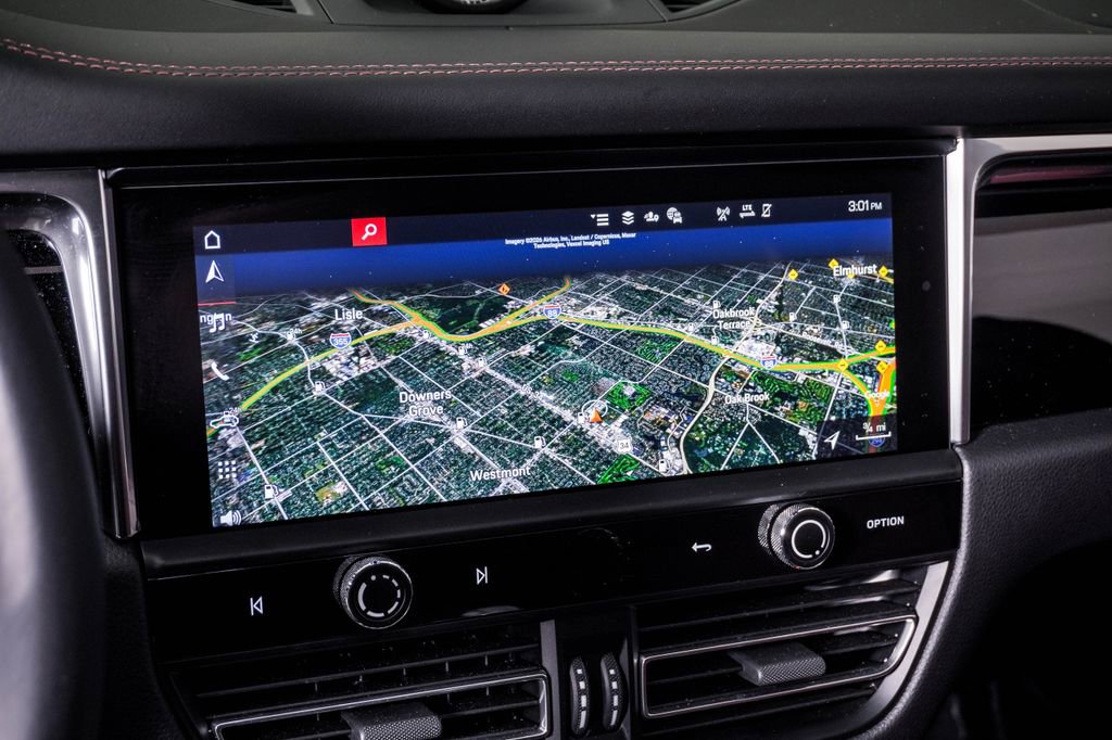 Certified 2025 Porsche Macan image 22