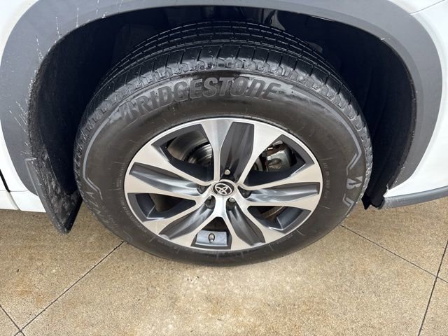 Used 2023 Toyota Highlander XLE image 10