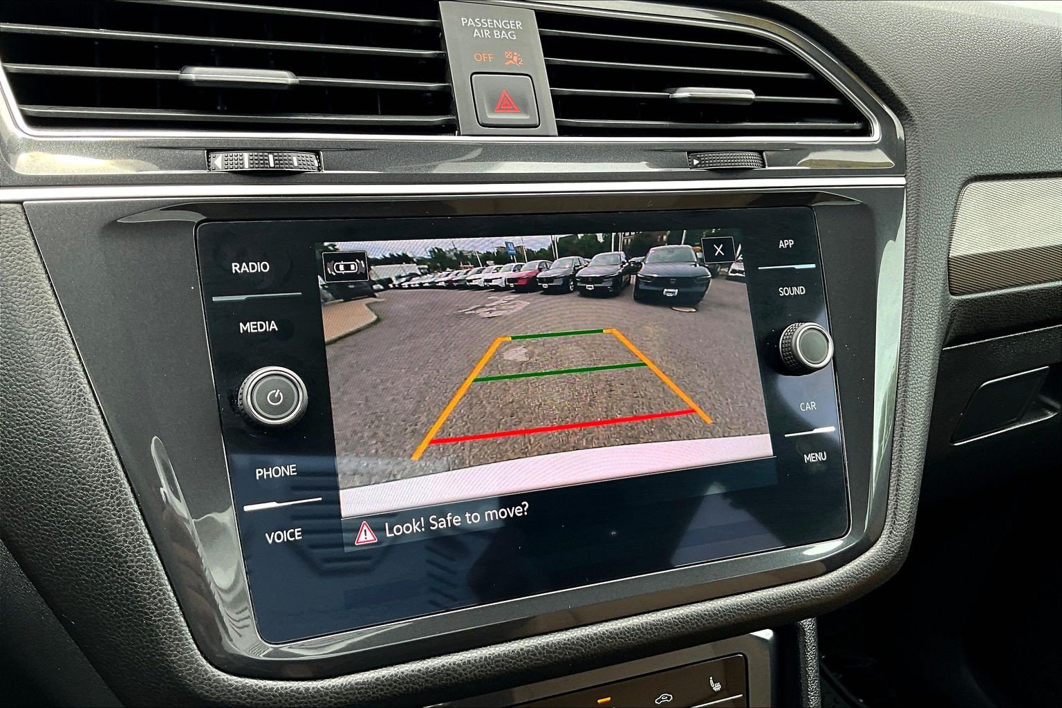 Used 2024 Volkswagen Tiguan SE w/ Panoramic Sunroof Package AWD/4WD image 23