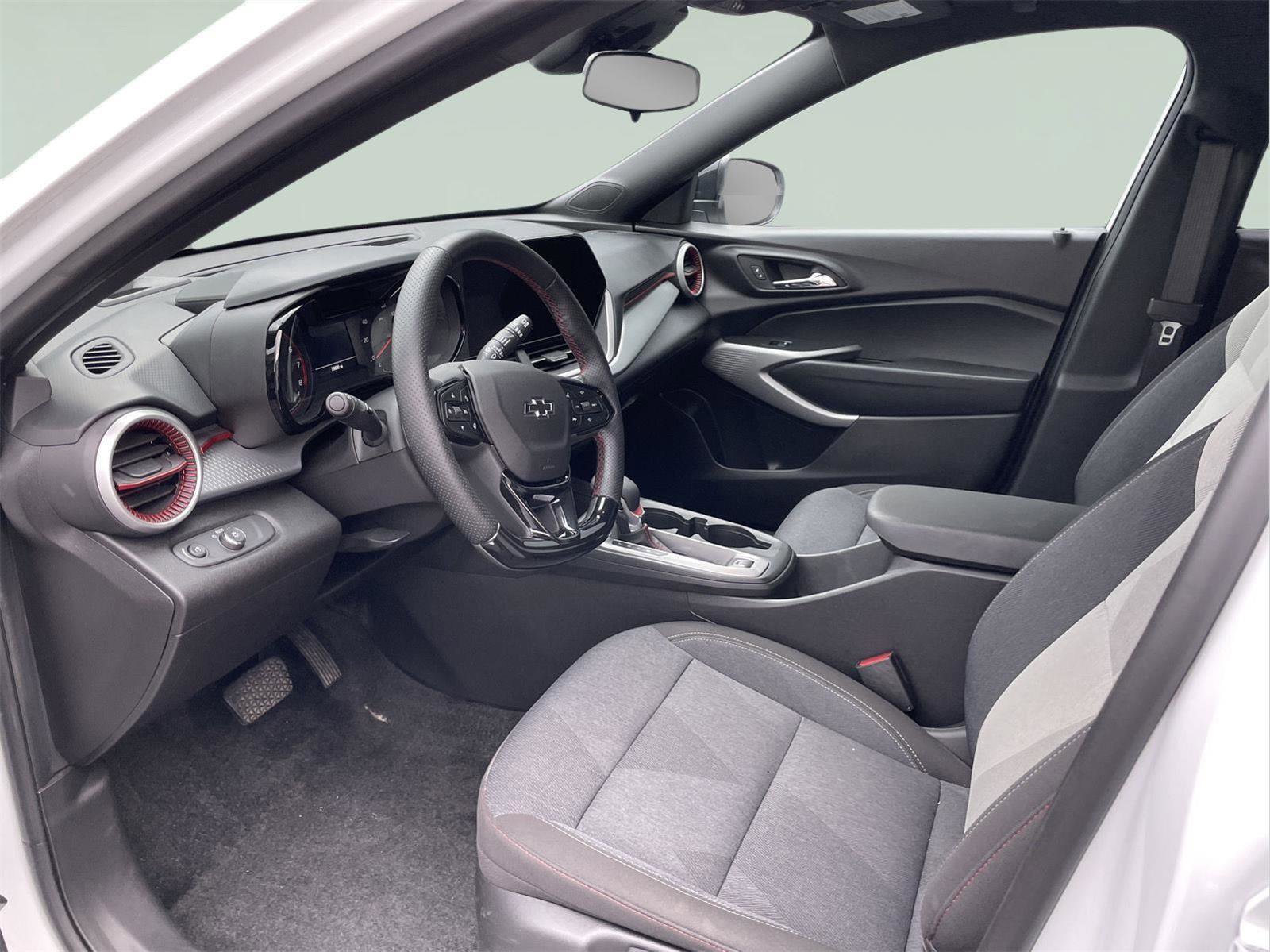 Used 2024 Chevrolet Trax RS w/ Driver Confidence Package FWD image 11