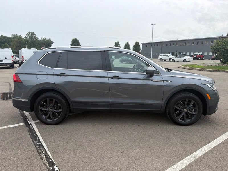 Used 2024 Volkswagen Tiguan SE AWD/4WD image 2