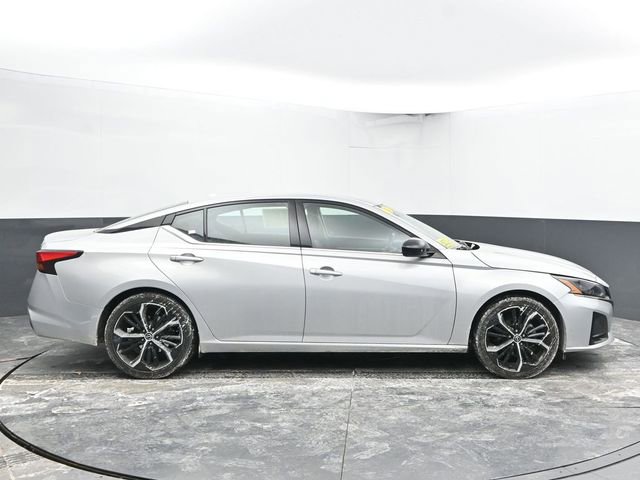 Used 2024 Nissan Altima 2.5 SR image 12