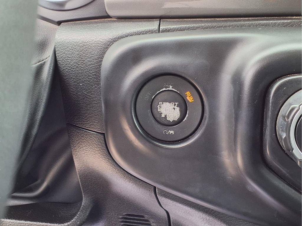 Used 2023 Jeep Wrangler Unlimited Sahara AWD/4WD image 12