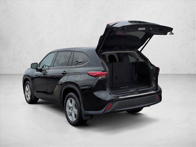 Used 2022 Toyota Highlander LE image 7