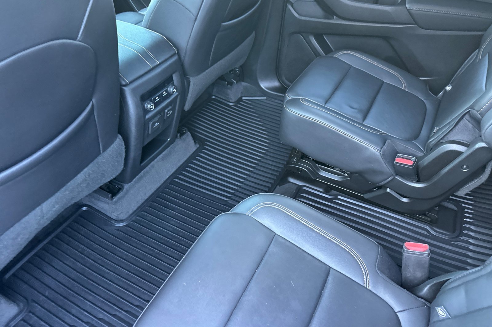 Used 2020 Chevrolet Traverse RS image 15