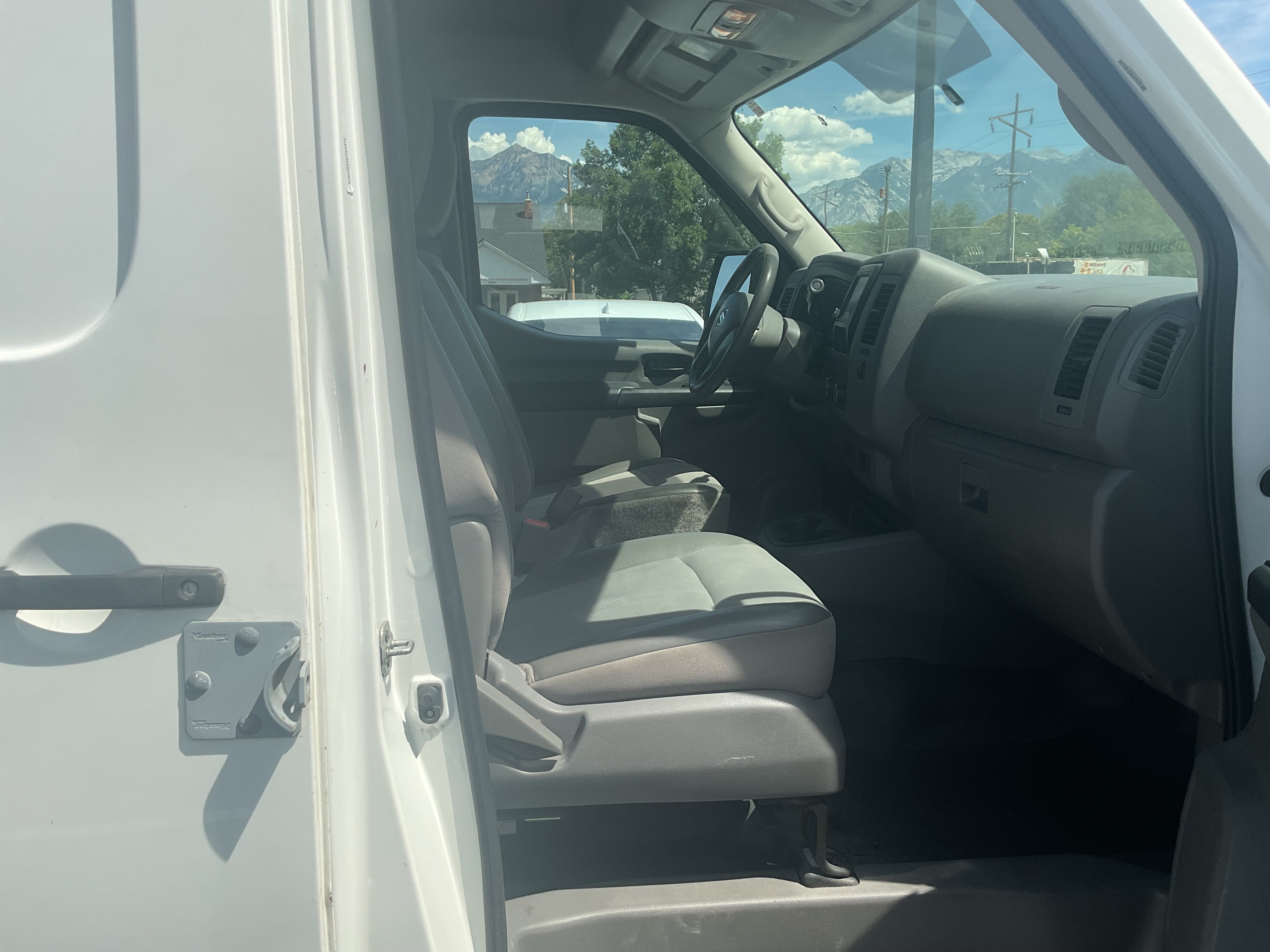 Used 2019 Nissan NV 2500 S RWD image 18