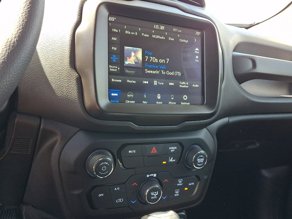 Used 2023 Jeep Renegade Latitude AWD/4WD image 28