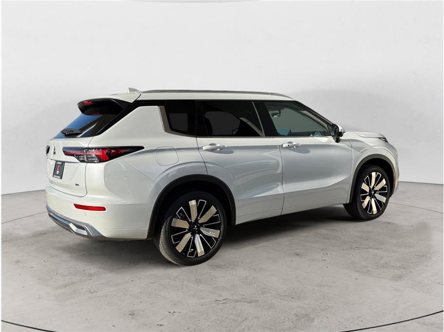 New 2026 Mitsubishi Outlander SEL FWD image 5