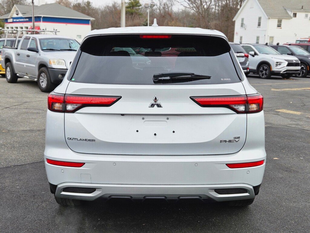 Used 2024 Mitsubishi Outlander SE image 4