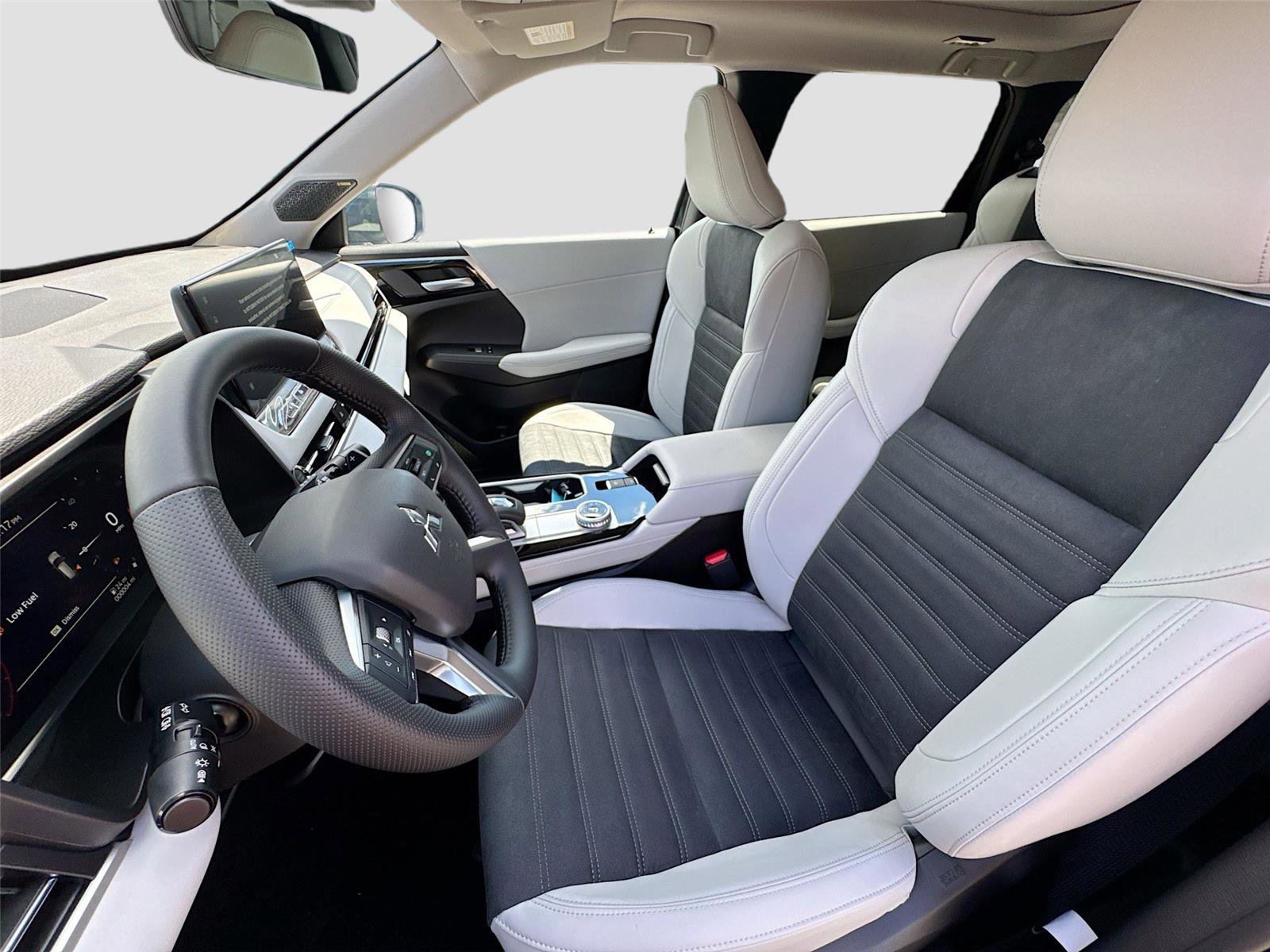 New 2025 Mitsubishi Outlander SE image 21